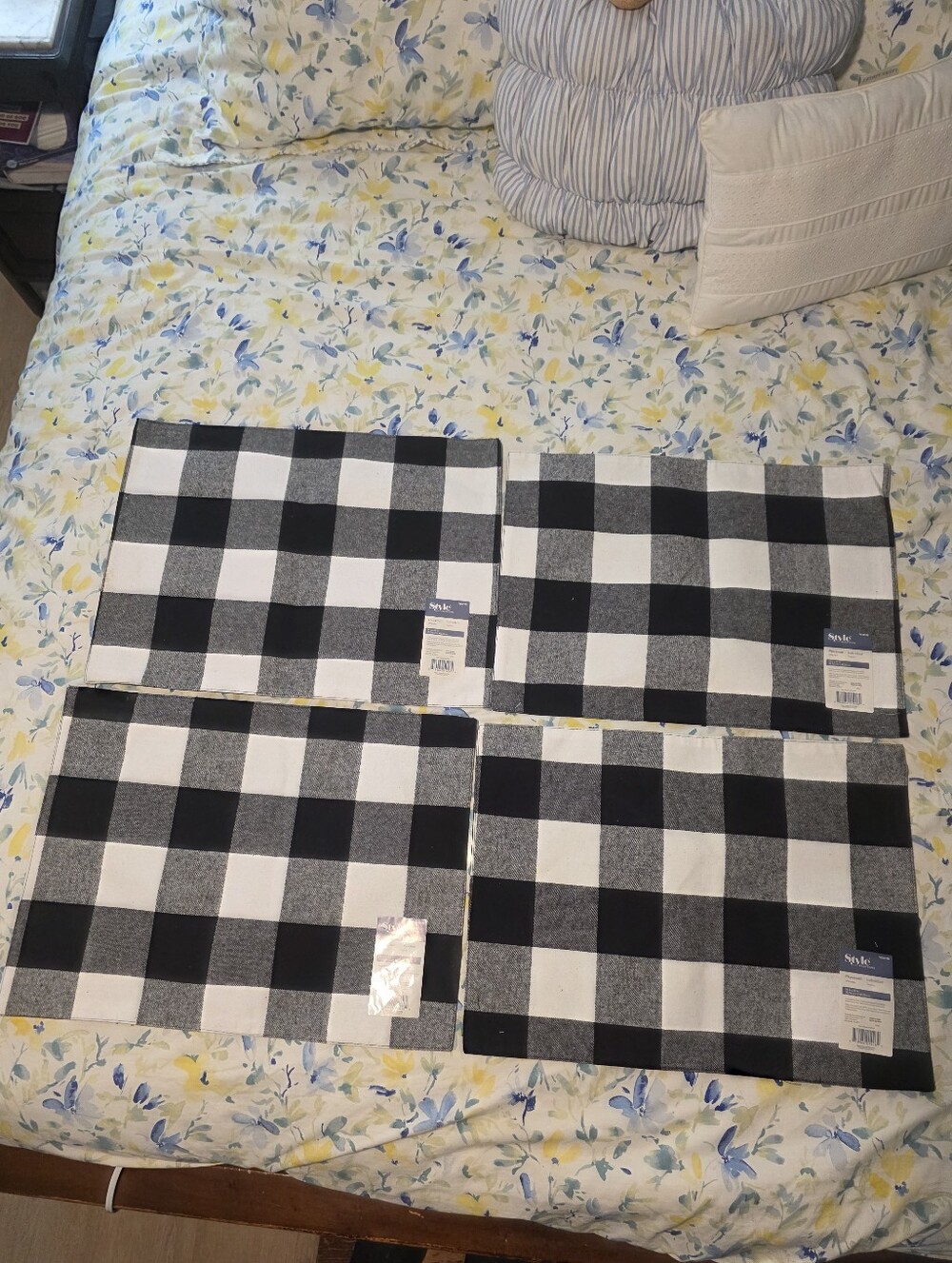 Style Selections Black and White Buffalo Check Set Of 4 Placemats 14 X 19 Inches